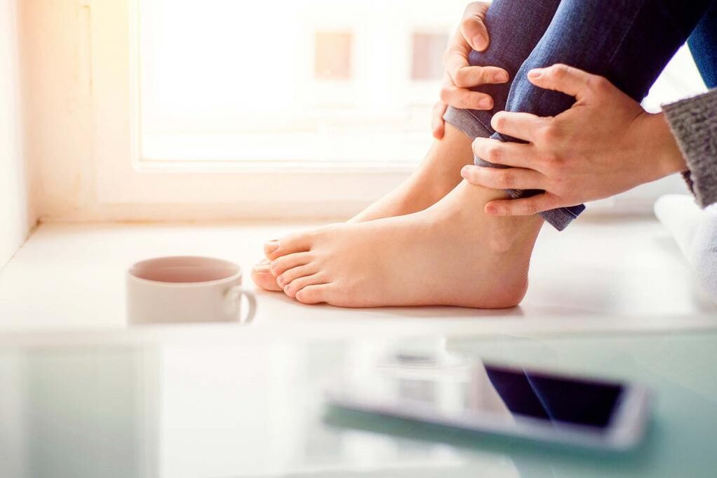 Pleseň nechtov na nohách sa dá liečiť doma